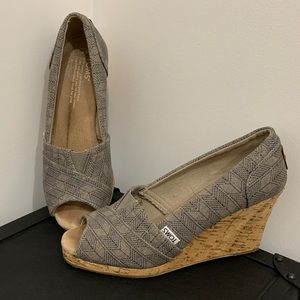 Toms classic Wedge Pump Size 7